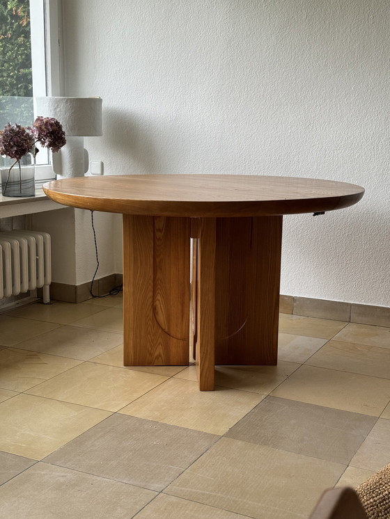 Image 1 of Luigi Gorgoni Table de salle à manger ronde en bois d'orme Roche Bobois 1980