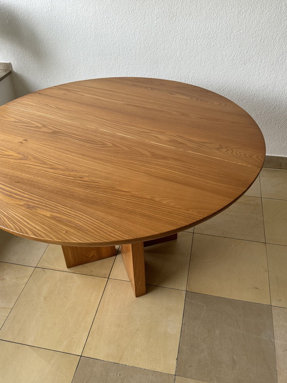 Image 1 of Luigi Gorgoni Table de salle à manger ronde en bois d'orme Roche Bobois 1980