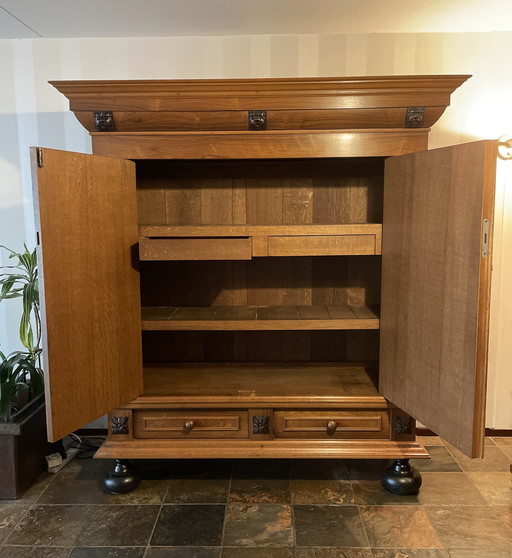 Ancienne armoire à rideaux / armoire à coussins Chêne