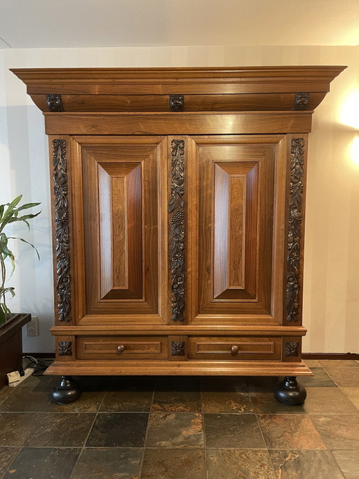 Ancienne armoire à rideaux / armoire à coussins Chêne