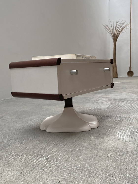 Image 1 of Space Age Table d'appoint avec tiroir et pied pivotant Blanc Marron Années 1960