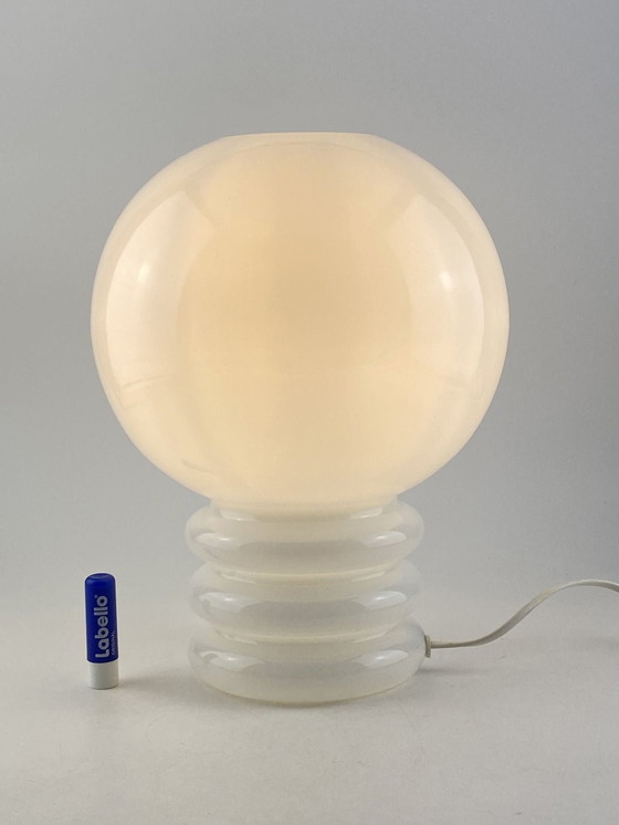 Image 1 of Paire de lampes de table en verre blanc Bulb By Glashütte Limburg 1979