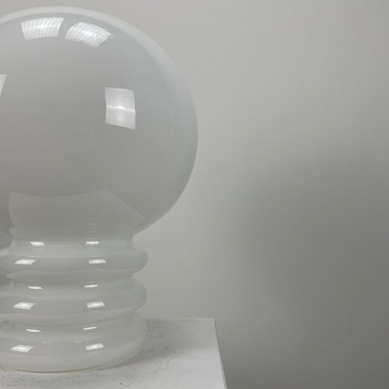 Image 1 of Paire de lampes de table en verre blanc Bulb By Glashütte Limburg 1979