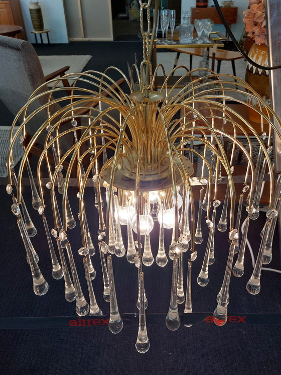 Image 1 of Grand lustre vintage en verre en forme de goutte d'eau en laiton