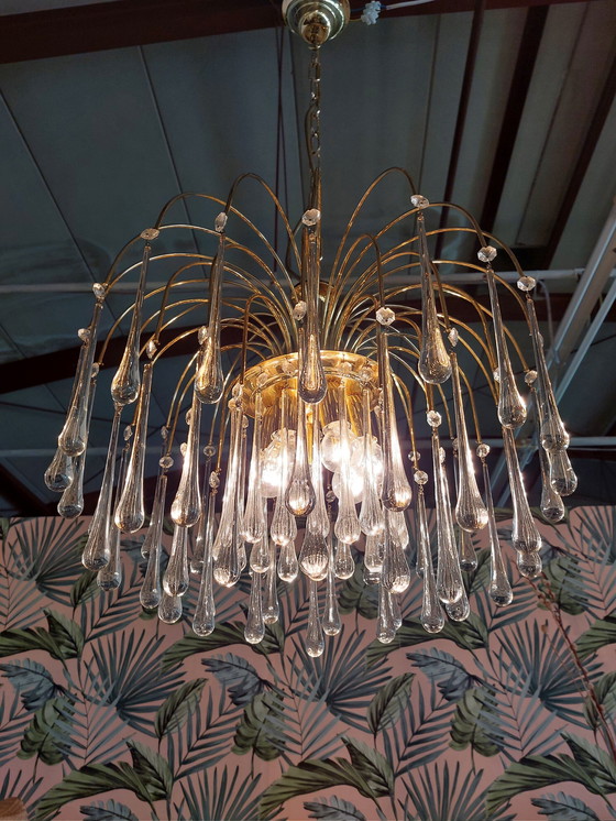 Image 1 of Grand lustre vintage en verre en forme de goutte d'eau en laiton
