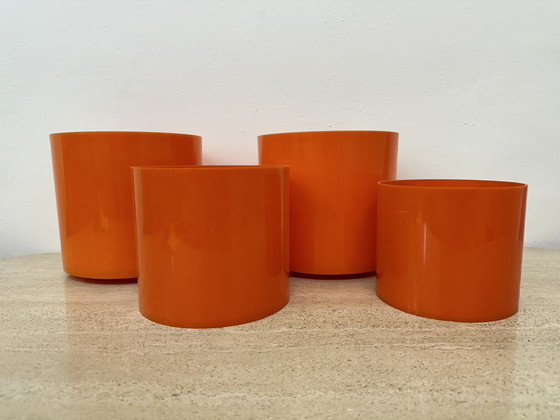 Image 1 of Lot de 4 pots de fleurs en plastique, 1970S