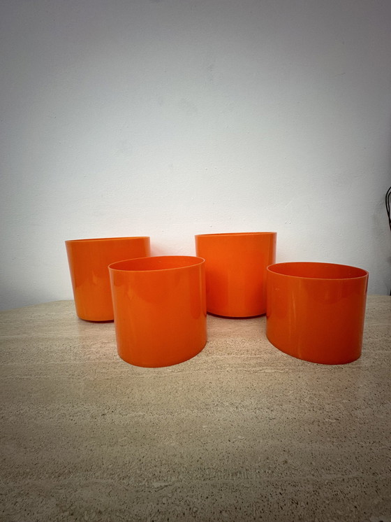 Image 1 of Lot de 4 pots de fleurs en plastique, 1970S