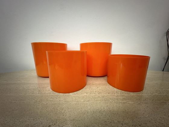 Image 1 of Lot de 4 pots de fleurs en plastique, 1970S