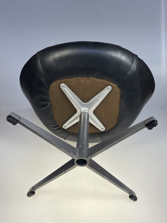 Image 1 of Fauteuil Pastoe, fauteuil Little Egg, fauteuil pivotant des années 1960