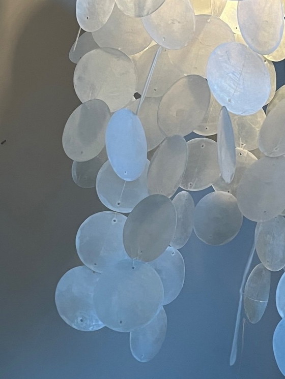 Image 1 of Lot de 2 lampes pendantes en perles Capiz Opaline