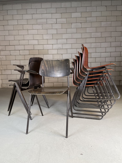 9X Diverses chaises d'école industrielles d'époque