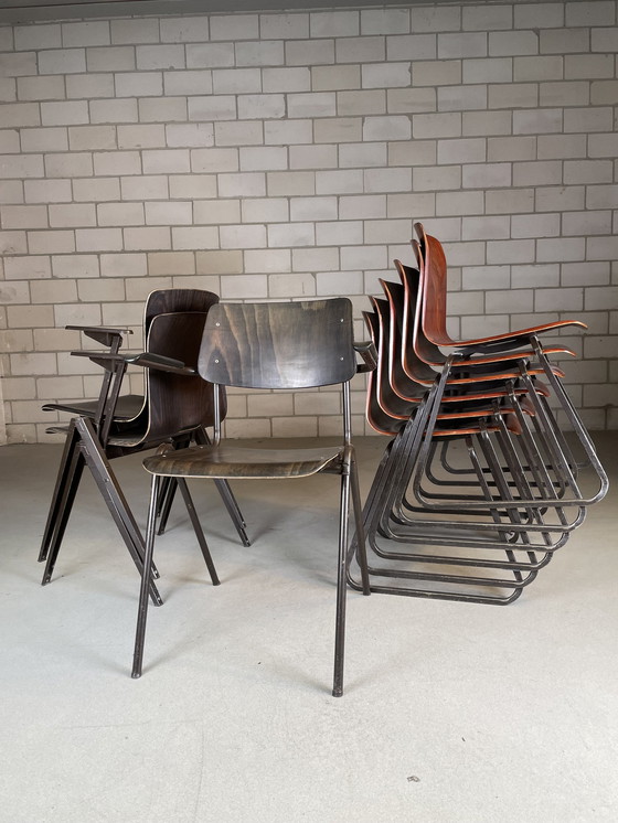 Image 1 of 9X Diverses chaises d'école industrielles d'époque