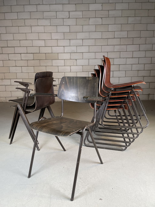 9X Diverses chaises d'école industrielles d'époque