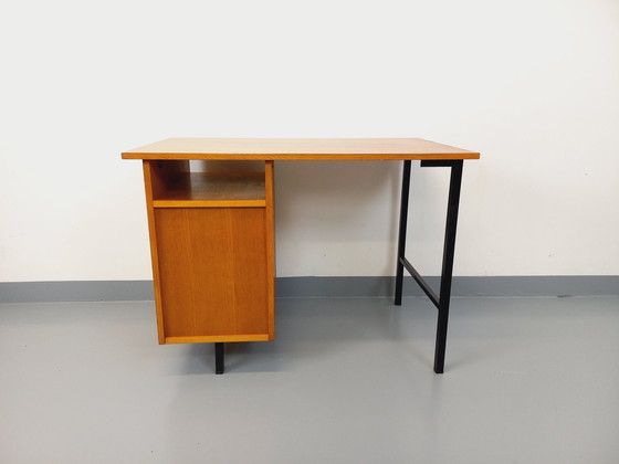 Image 1 of Bureau Moderniste Vintage En Bois De Chêne Et Métal Noir Des Années 60