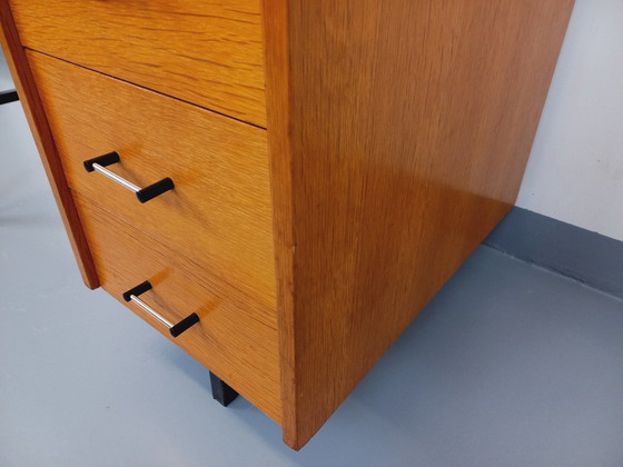 Image 1 of Bureau Moderniste Vintage En Bois De Chêne Et Métal Noir Des Années 60