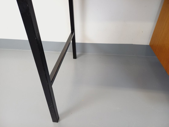 Image 1 of Bureau Moderniste Vintage En Bois De Chêne Et Métal Noir Des Années 60