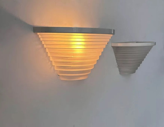 Image 1 of 2X Applique Vintage Métal Laqué Blanc Et Verre Sablé, Artemide Italie 1970