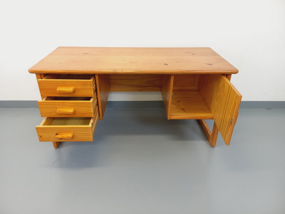 Image 1 of Bureau De Direction Pieds Traîneau Vintage En Pin Des Années 60 70