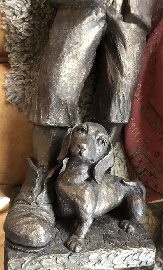 Image 1 of Statue Garçon avec chien