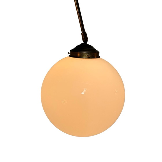Image 1 of Art Deco - Pédant suspendu avec verre opalin et cadre en laiton - Très grand, réglable en hauteur