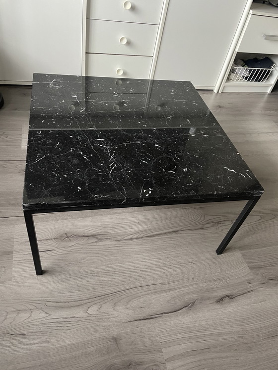 Image 1 of Table basse carrée avec plateau en marbre