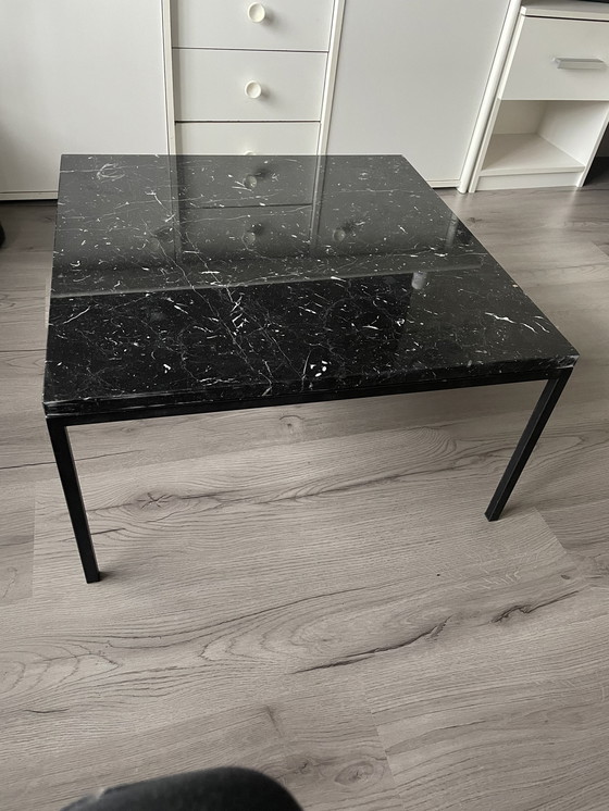 Image 1 of Table basse carrée avec plateau en marbre