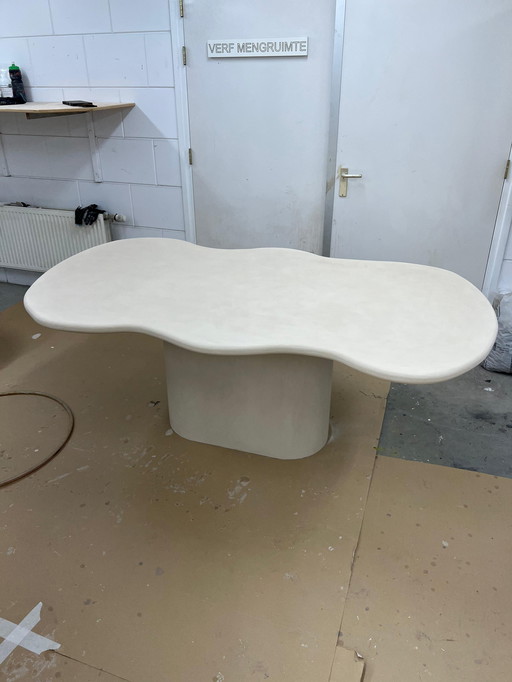 Table de salle à manger en béton ciré