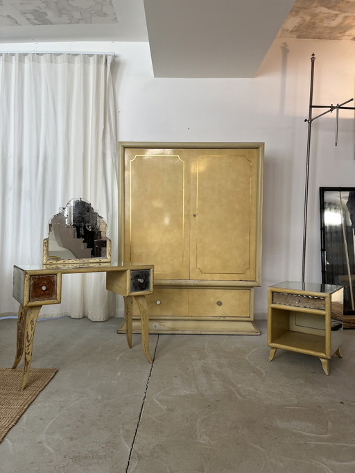 Ensemble Armoire, Coiffeuse et Chevet Art Déco