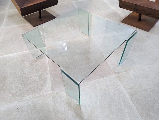 Table basse en verre dessinée par Rodolfo Dordoni