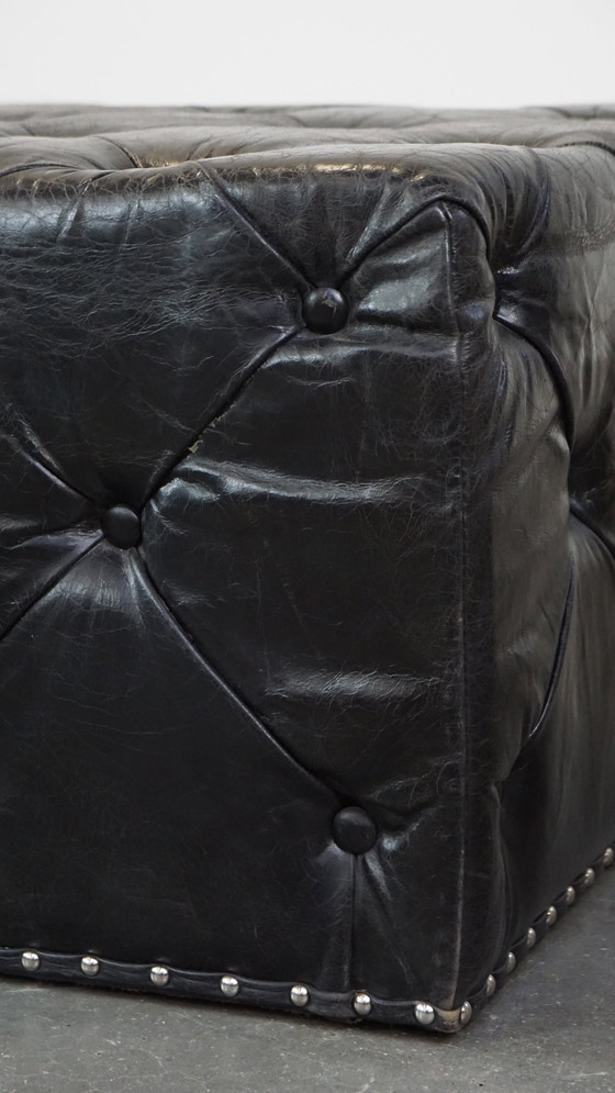 Image 1 of Grand Chesterfield carré noir Hocker