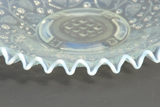 Image 1 of Assiette en verre opalin antique