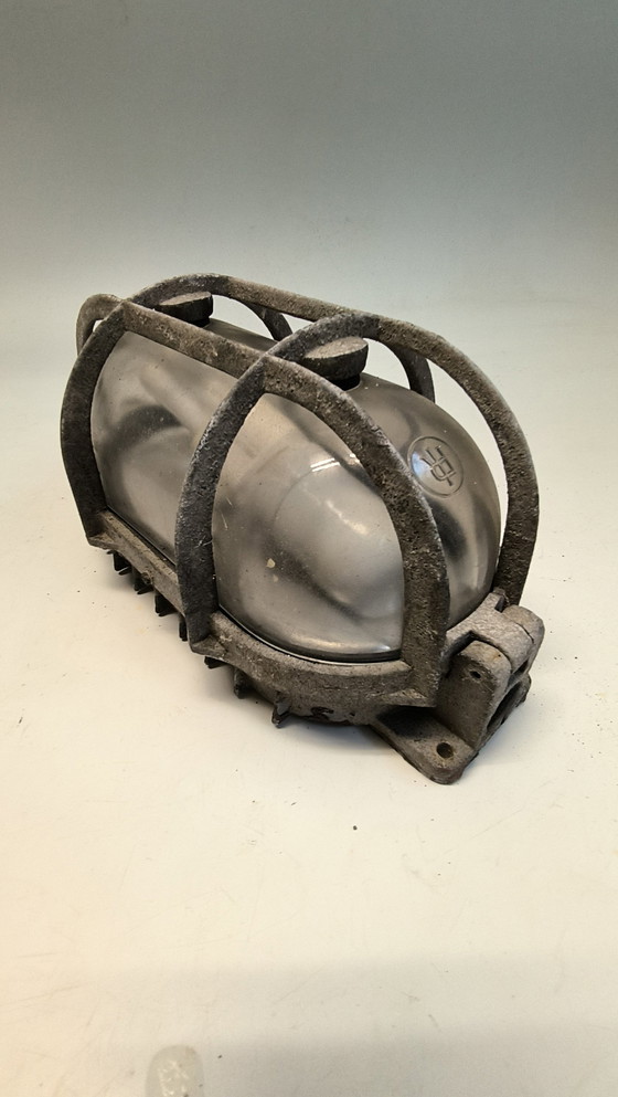 Image 1 of 3 Lampes industrielles à cage en forme d'œil de taureau de marque Fr