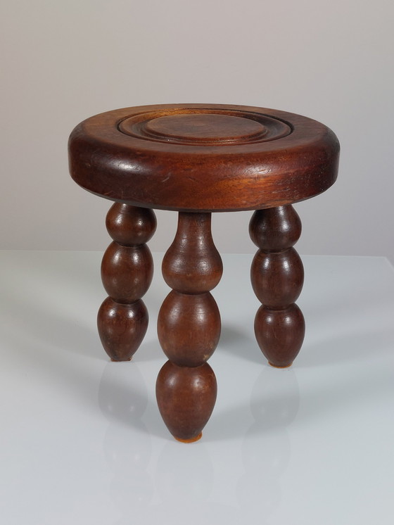 Image 1 of 1 X tabouret de traite français tourné bobbin stool