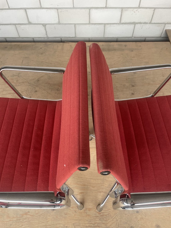 Image 1 of Vitra Eames Ea107 Hopsak/Aluminium (Rouge mat)