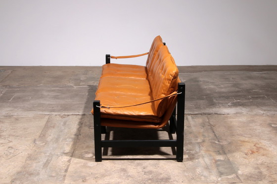 Image 1 of Canapé trois places en cuir vintage avec table basse