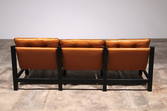 Image 1 of Canapé trois places en cuir vintage avec table basse