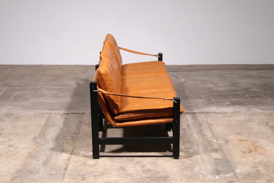 Image 1 of Canapé trois places en cuir vintage avec table basse