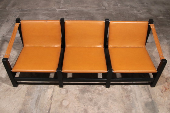 Image 1 of Canapé trois places en cuir vintage avec table basse