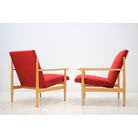 Image 1 of Paire de fauteuils vintage en tissu rouge et chêne, tchèque 1960