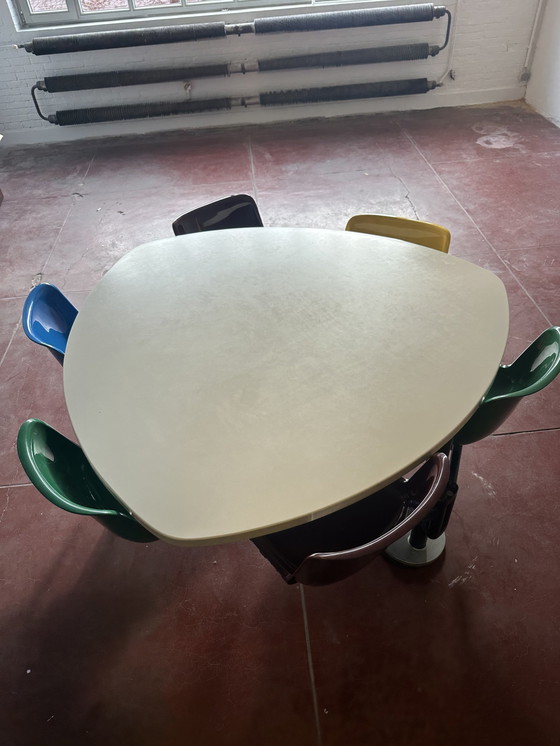 Image 1 of Table de bureau Modus avec 6 sièges pivotants