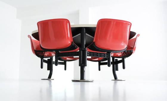 Image 1 of Table de bureau Modus avec 6 sièges pivotants