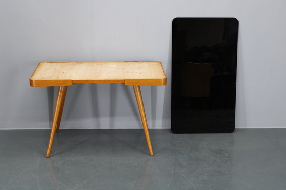 Image 1 of 1960S Table basse en hêtre avec plateau en verre , Tchécoslovaquie