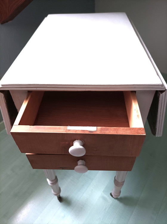 Image 1 of Table Wagon A Abattants