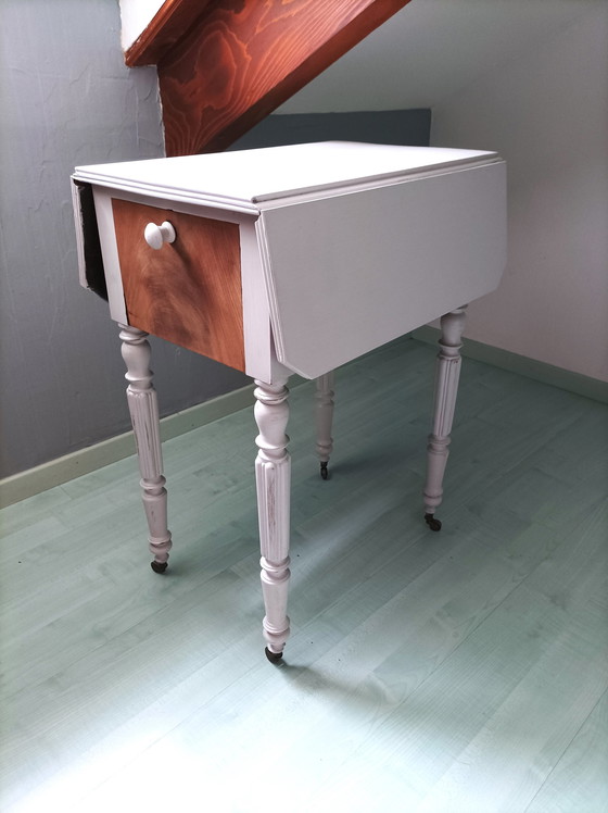 Image 1 of Table Wagon A Abattants