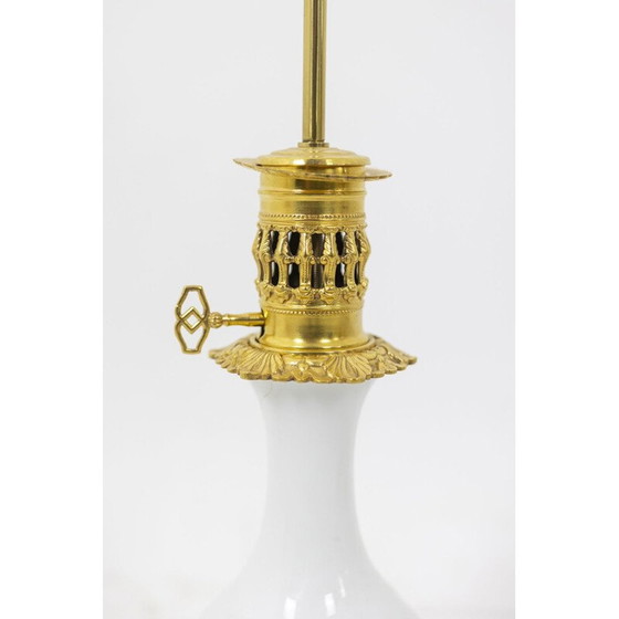 Image 1 of Paire de lampes vintage en porcelaine blanche et bronze, France 1880