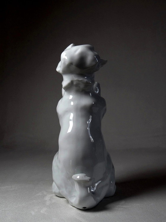 Image 1 of Sujet En Porcelaine Blanche Fine, Chien Fou Faisant Le Beau