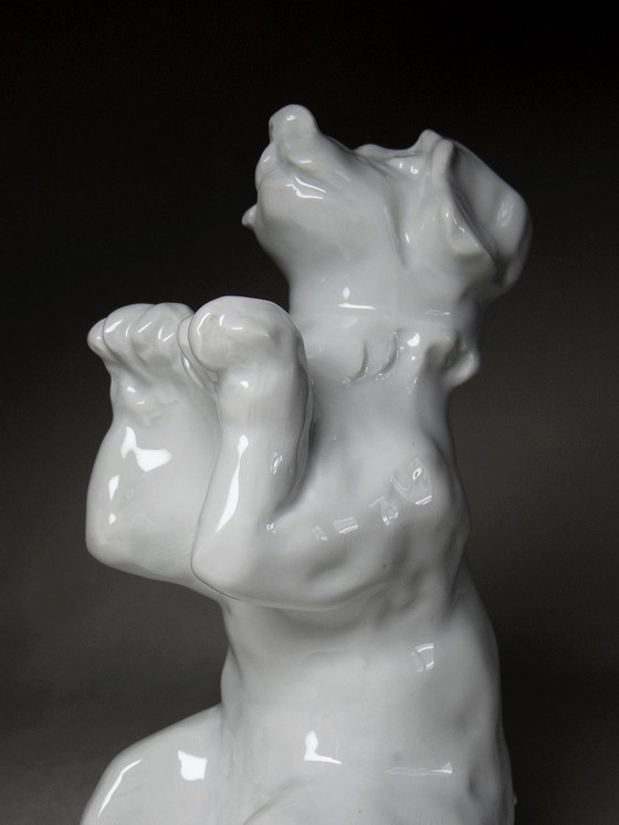 Image 1 of Sujet En Porcelaine Blanche Fine, Chien Fou Faisant Le Beau