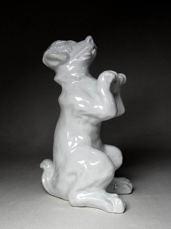 Image 1 of Sujet En Porcelaine Blanche Fine, Chien Fou Faisant Le Beau