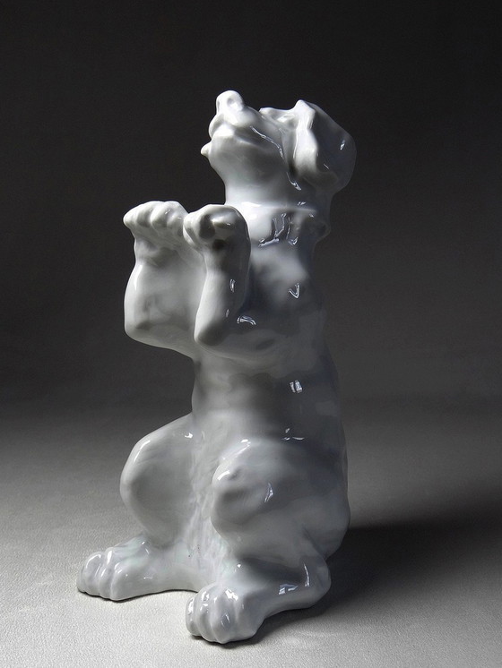 Image 1 of Sujet En Porcelaine Blanche Fine, Chien Fou Faisant Le Beau