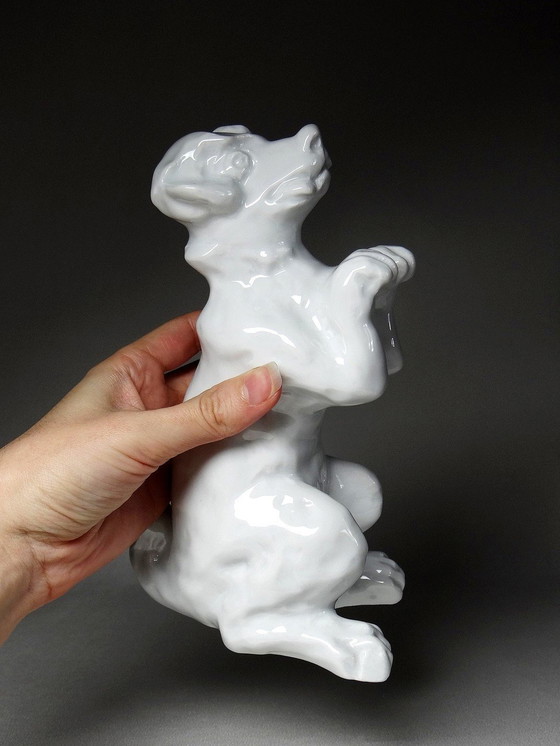 Image 1 of Sujet En Porcelaine Blanche Fine, Chien Fou Faisant Le Beau